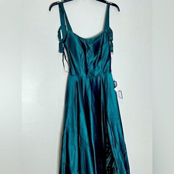 B DARLIN Juniors' Open-Back Gown, evening dress hunter size 3/4 - Picture 7 of 10
